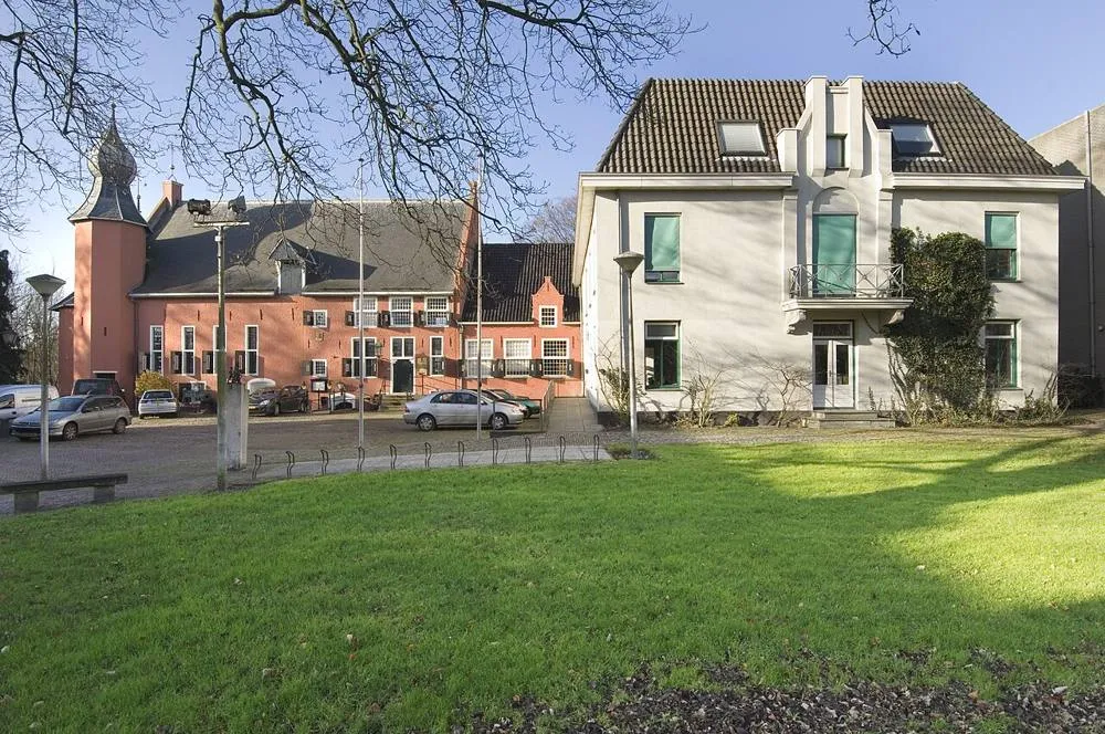 Coevorden: Het kasteel en het gemeentehuis - Coevorden - 20410111 - RCE