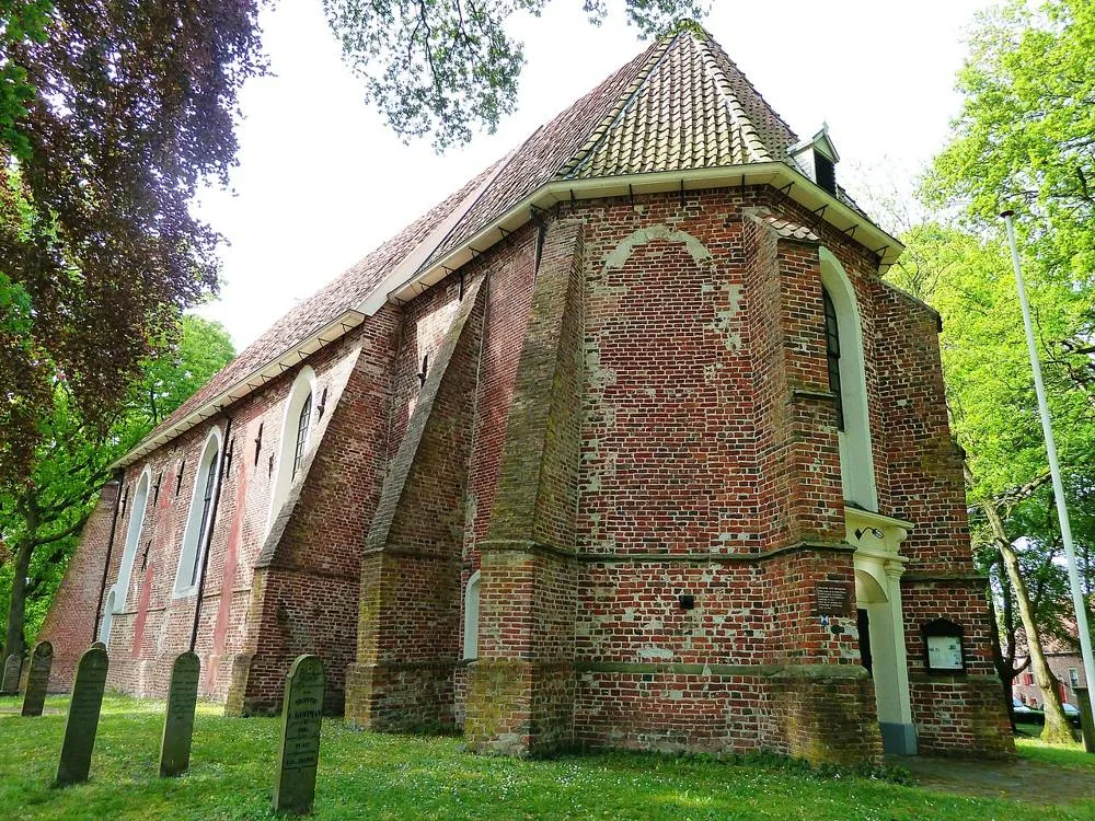 Bellingwolde: Bellingwolde - Magnuskerk - zijaanzicht links