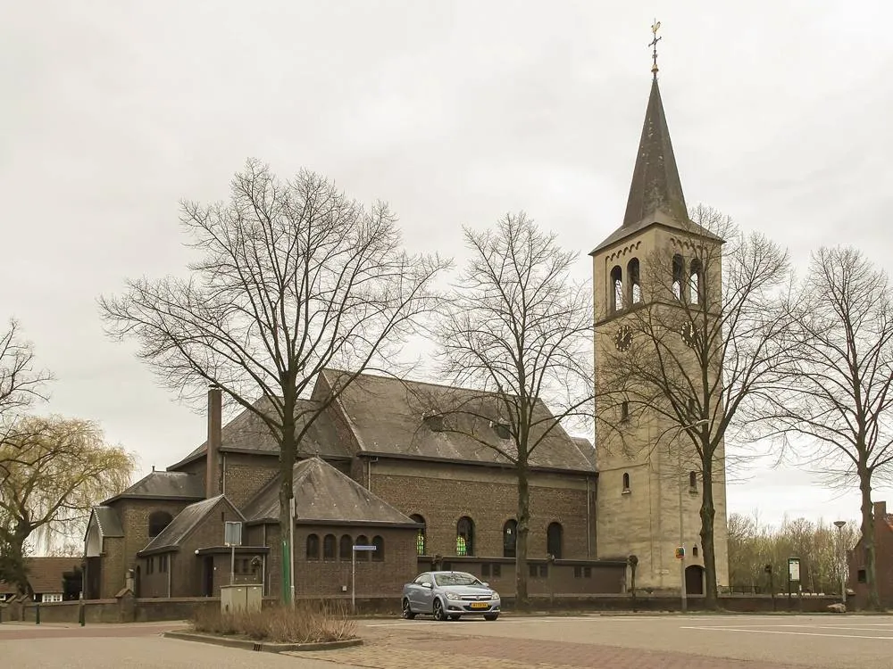 Hunsel: Hunsel, de Sint Jacobuskerk RM22870 foto6 2013-0-14 12.09